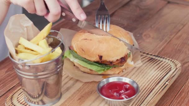 Girl Takes Fork Knife Her Hands Cutting Half Hamburger Rusty — Wideo stockowe