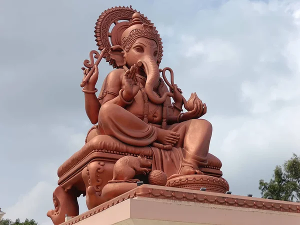 Vista Retrato Ídolo Bonito Grande Deus Hindu Ganpati Ganesha Templo — Fotografia de Stock