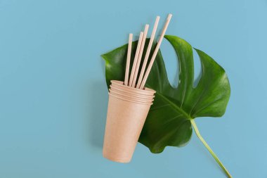 Dışarıda yemek için aksesuarlar.