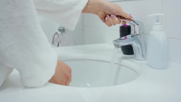 Process washing hands with special soap in modern sink. — Vídeos de Stock