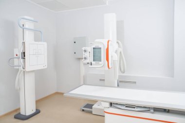 Modern radyoloji ve ultrason aletleri dolabı.