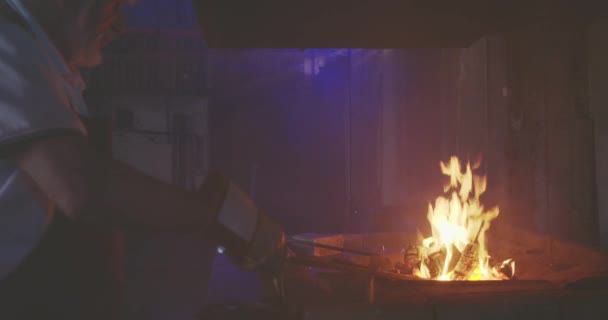 Big fire burning in smithy. — 비디오