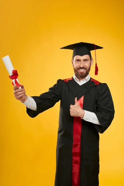 Vista Frontal Estudante Sexo Masculino Formando Ensino Médio Bonito Homem — Fotografia de Stock