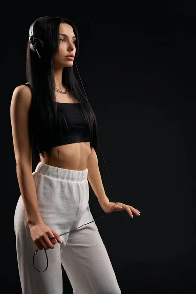 Serious Lady Black Crop Top Looking Away While Listening Music — Stock Photo, Image