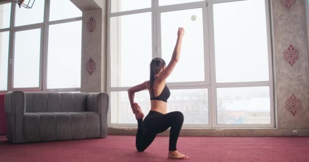 Side View Young Brunette Woman Ponytail Doing Yoga Meditating Practicing — Αρχείο Βίντεο