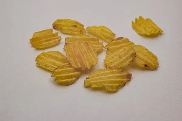 Chips Corrugados Sobre Fondo Blanco —  Fotos de Stock