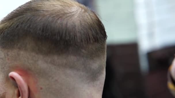 Tutup Barber Styling Rambut Klien Salon Rambut Memotong Salon Cukur — Stok Video