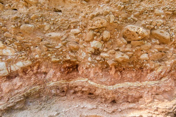 Tekstura Cięcia Ziemi Wieloletnie Warstwy Żwiru Czerwonej Gliny Wapienia — Zdjęcie stockowe