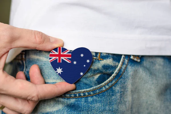 Patriot Australia Wooden Badge Australia Flag Shape Heart Man Hand — Stock Photo, Image