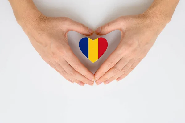Drapelul Național României Mâinile Femeilor Conceptul Patriotism Respect Solidaritate Cetățenii — Fotografie, imagine de stoc