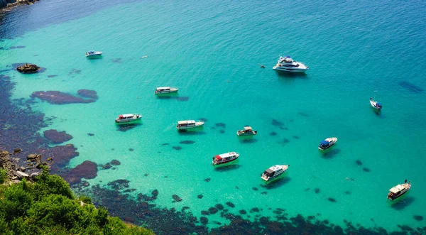 Accumulatie Van Toeristische Jachten Boten Baai Zicht Van Bovenaf Tropisch — Stockfoto