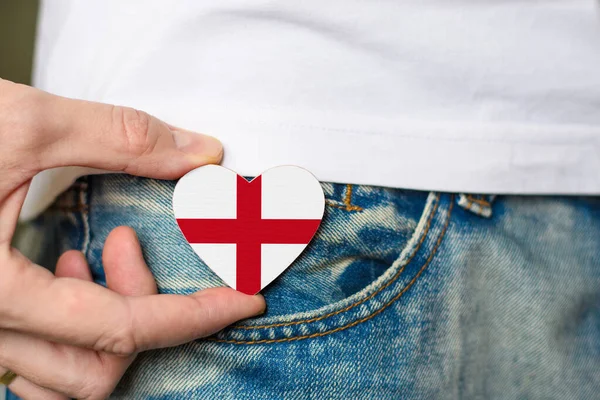 Patriot Von England Holzabzeichen Mit England Fahne Herzform Der Hand — Stockfoto