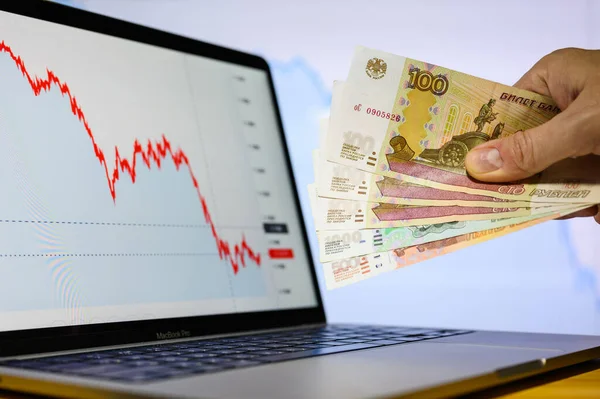 Wladimir Russland Februar 2022 Papierbanknoten Russischen Geldes Männlicher Hand Vor — Stockfoto