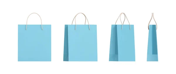 Farklı açılarla paketlenmiş 3D mavi kağıt alışveriş torbaları. Perakende satış paketinin ön ve yan görünümü - boş boşluklu boş model. Gerçekçi şablon modelleme vektör çizimi izole edildi