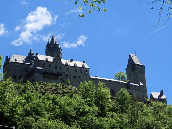 Richard Schirrmann 'ın kurduğu ilk gençlik pansiyonu olan Altena Castle Almanya