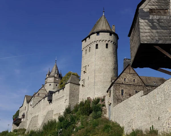 Richard Schirrmann 'ın kurduğu ilk gençlik pansiyonu olan Altena Castle Almanya