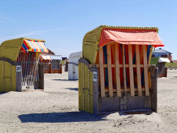 Kuzey Denizi, Almanya 'da Norddeich plajında plaj sandalyeleri