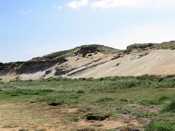 Rotes Kliff - Uçurumdaki kırmızı renk değişimi demir kil üzerindeki oksijenin etkisinden kaynaklanır..