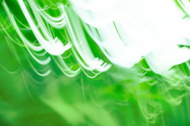 Renkli bulanık efektli bir arka plan. Uzun pozlu manzara bulanık fotoğrafçılık.