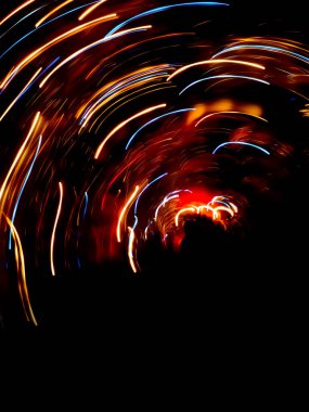 Uzay uçuşu arka plandaki ışıkların odaklanmasını engelledi. Uzay keşfi kavramı arkaplanı bulanıklaştırdı 