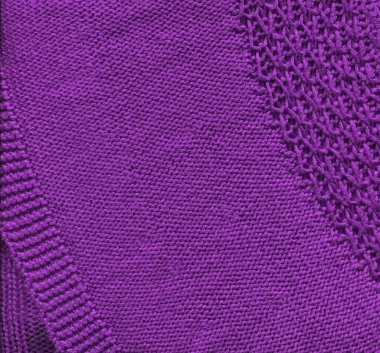 Yumuşak leylak battaniyenin arka planı. Ilık magneta renkli yün arka plan.