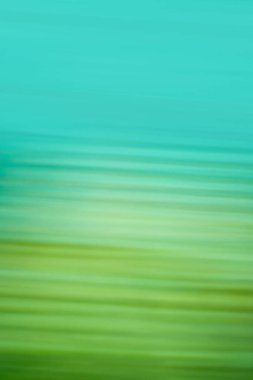 Hareket bulanıklığı etkisiyle yeşil yavaş deklanşör hızı. Doğal yeşil uzun süre maruz kalma hareketi bulanıklığı.