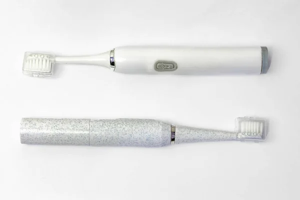 Twee Witte Elektrische Tandenborstels Die Draaien Batterij Trillingen — Stockfoto