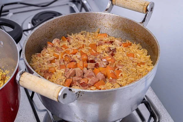 Brown Rice Pieces Carrot Pepperoni Sausage Cooking Pan — стоковое фото