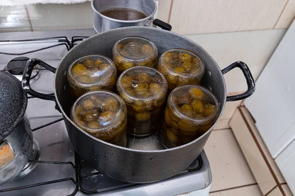 Vasi Vetro Con Marmellata Mangaba Dentro Una Pentola — Foto Stock