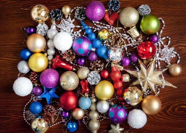 Kerstballen Een Ster Tafel Kerstverzameling Van Nieuwjaarsdecoraties Kerst Achtergrond — Stockfoto