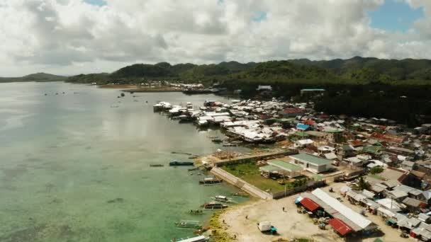 Wioska rybacka i domy na szczudłach. Dapa city, Siargao, Filipiny. — Wideo stockowe