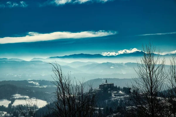 Οροσειρά Monviso Και Οροσειρά Piedmontese Langhe Μετά Από Χιονόπτωση Χειμώνα — Φωτογραφία Αρχείου