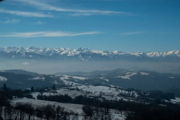 Χιονοσκεπής Οροσειρά Monviso Στο Piedmontese Langhe Κοντά Στην Alba Τον — Φωτογραφία Αρχείου