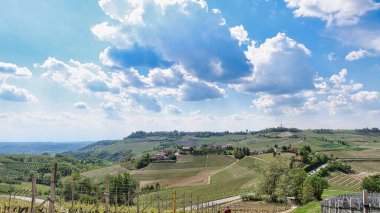 2022 ilkbaharında Barolo ve Monforte d 'Alba Piedmontese Langhe manzaraları.