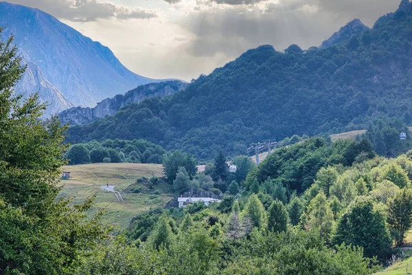 Gyönyörű Kilátás Nyílik Hegyek Limone Piemonte Piemonti Tengeri Alpokban Egy — Stock Fotó