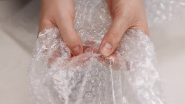 Womans hands pressing hard on a bubble paper. Girl pressing the bubble wrapping. Stress concept — Video Stock