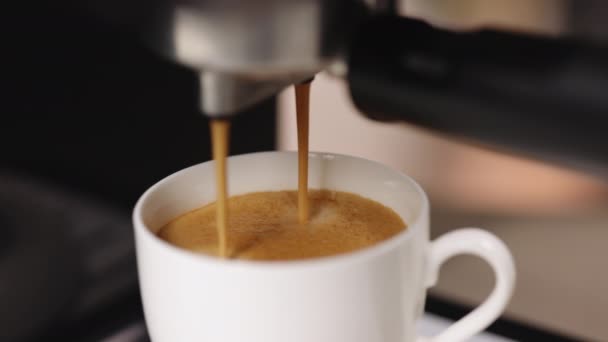 Pouring black coffee stream from machine in cup. Making hot Espresso. Automatic coffee machine with coffee capsules or pods. Flowing fresh ground coffee. Hot Coffee Drink Concept. — Wideo stockowe