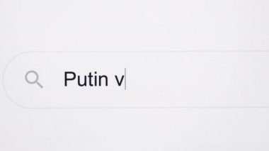 İnternette Putin 'in Zelensky' e açtığı davayı araştırın. Putin, Zelensky 'ye karşı manşet başlıkları beyaz arka planda uluslararası medyada yer alıyor. Ukrayna Devlet Başkanı Volodymyr Zelensky Putin Rusya 'ya karşı.