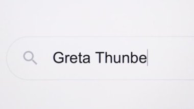 Tarayıcı aramasında pikselli bir bilgisayar ekranında Greta Thunberg kelimesini yazmak. Greta Thunberg - İnternet tarayıcı arama çubuğu bilgi araştırması. İklim Değişiklikleri ve Çevre Eylemciliği