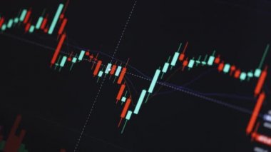 Fiyat, değişim ve hacim verileriyle borsa veya takas bilgileri. Şirketlerin finansal endeksleri zaman borsası duvarında aşağı yukarı değişiyor. Çevrimiçi kripto para birimi grafiği