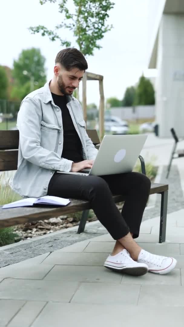 Vertical Format Video Bearded Armenian Business Man Working Laptop Office — Stock Video