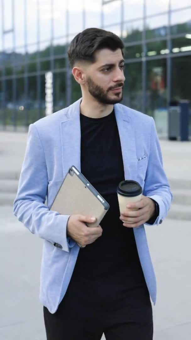 Vertical Video Successful Young Caucasian Bearded Man Tablet Coffee Cup — 图库视频影像