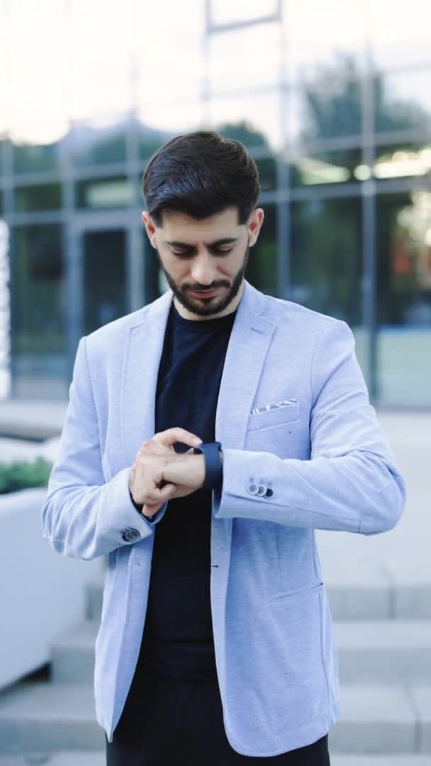 Vertical Format Video Male Using Smart Watch Businessman Uses Smartwatch — Video