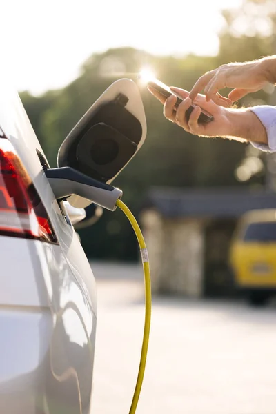 Businessman Charging Electric Car Outdoor Charging Station Unrecognizable Man Unplugging — Stockfoto