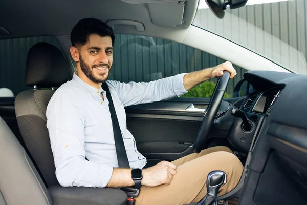Portrait Caucasian Bearded Businessman Driving Car Cheerful Man His Car — Stockfoto