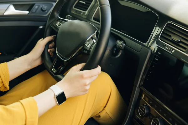 Woman Hands Holding Steering Wheel Confidently Female Hands Clock Steering — Stock fotografie