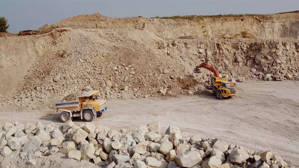 Mining Industry Concept Truck Taking Ore Out Open Pit Quarry — Stockfoto