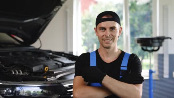 Portrait Happy Mechanic Worker Blue Uniform Cap Auto Service Center — Stock Video