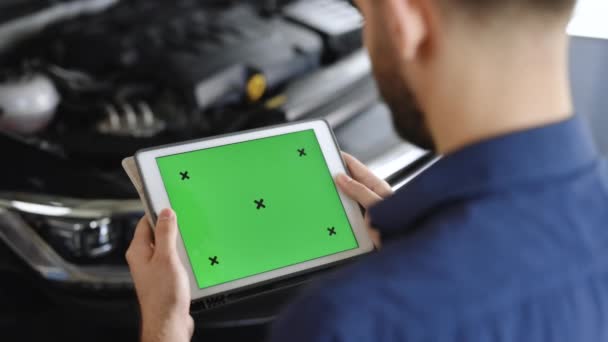 Mechanic Running Diagnostics Software Tablet Computer Green Screen Mockup Chromakey — Stock Video