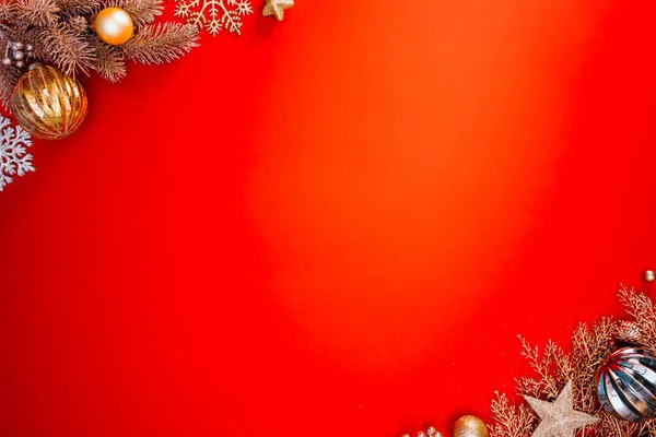 Altın madalyalı kırmızı Noel arkaplanı